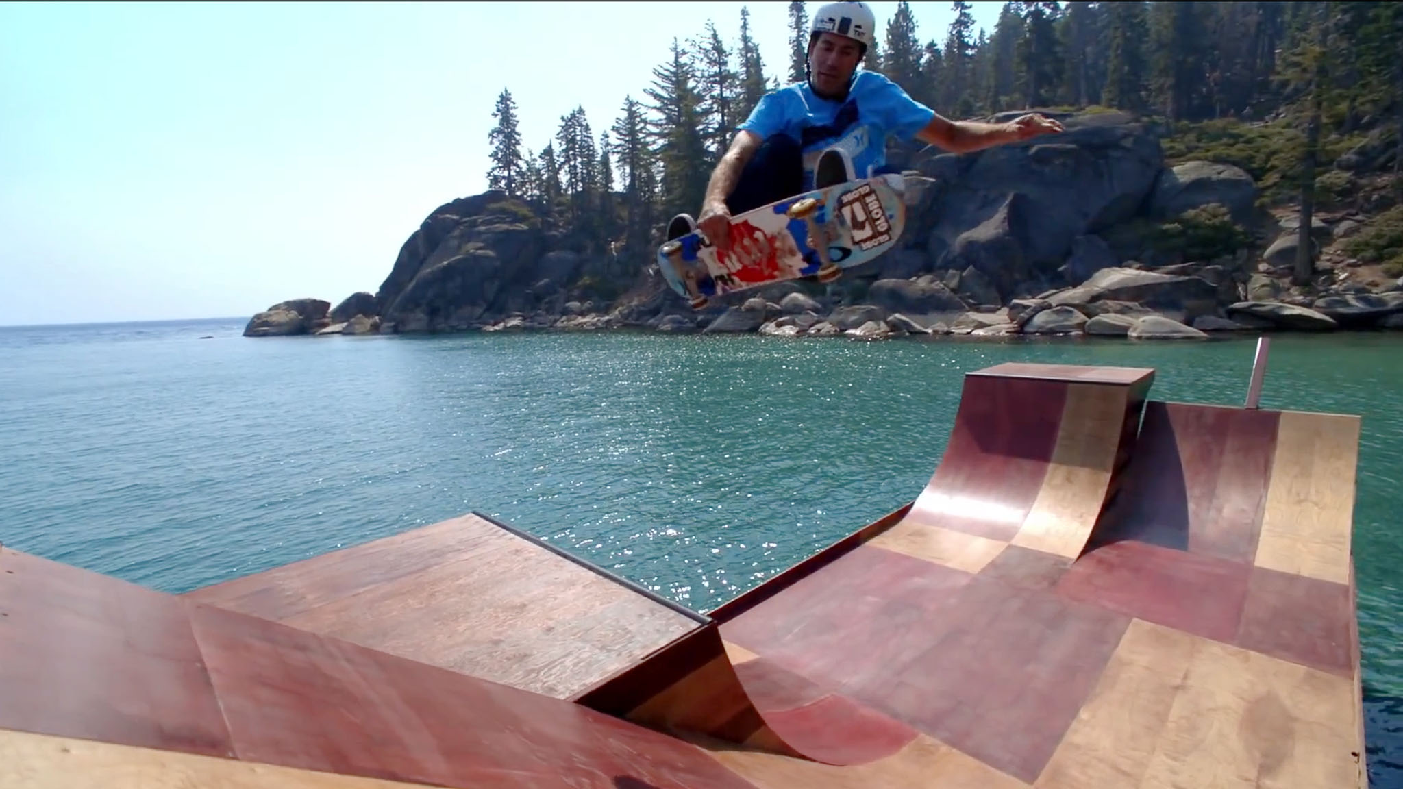 Bob Burnquist na minirrampa flutuante